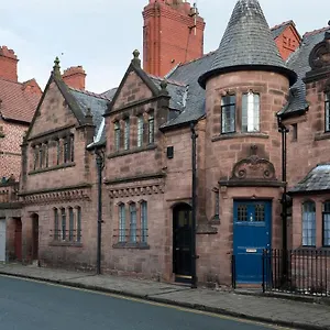 Apartment In The Heart Of Chester, Historical & Stylish Chester